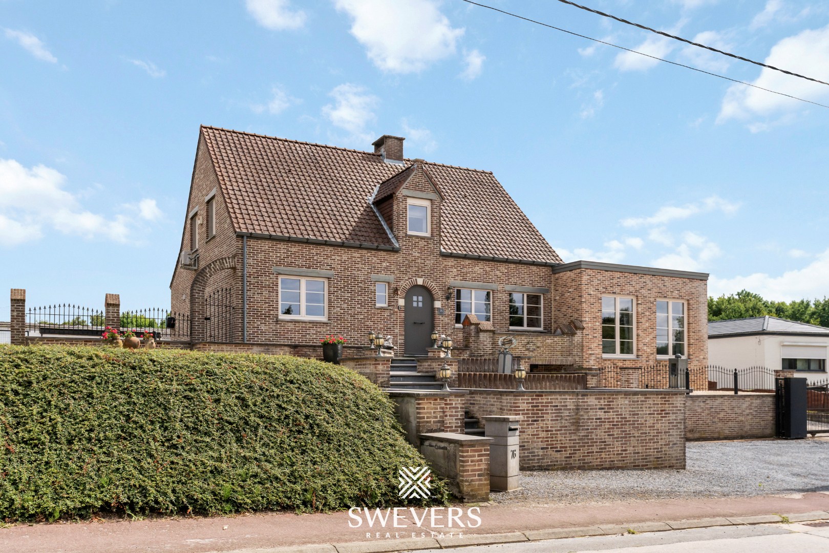 Instapklare gezinswoning met magazijn op ruim perceel - foto 2