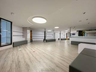 VEELZIJDIGE EIGENDOM met TALRIJKE MOGELIJKHEDEN op TOPLOCATIE in Zottegem!Dit UITZONDERLIJKE PAND biedt een uitstekende kans voor INVESTEERDERS en/of...