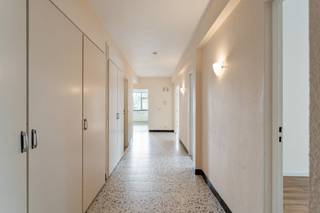 Op zoek naar een ruim en comfortabel appartement in Genk? Dan is dit instapklare pand, gelegen op de vijfde verdieping, met 3 slaapkamers precies...