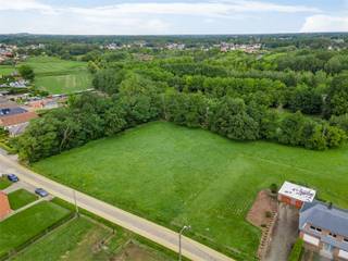 Exclusieve verkaveling met 9 percelen voor open bebouwing in rustige residentiële omgevingBent u op zoek naar de ideale plek om uw droomwoning te...