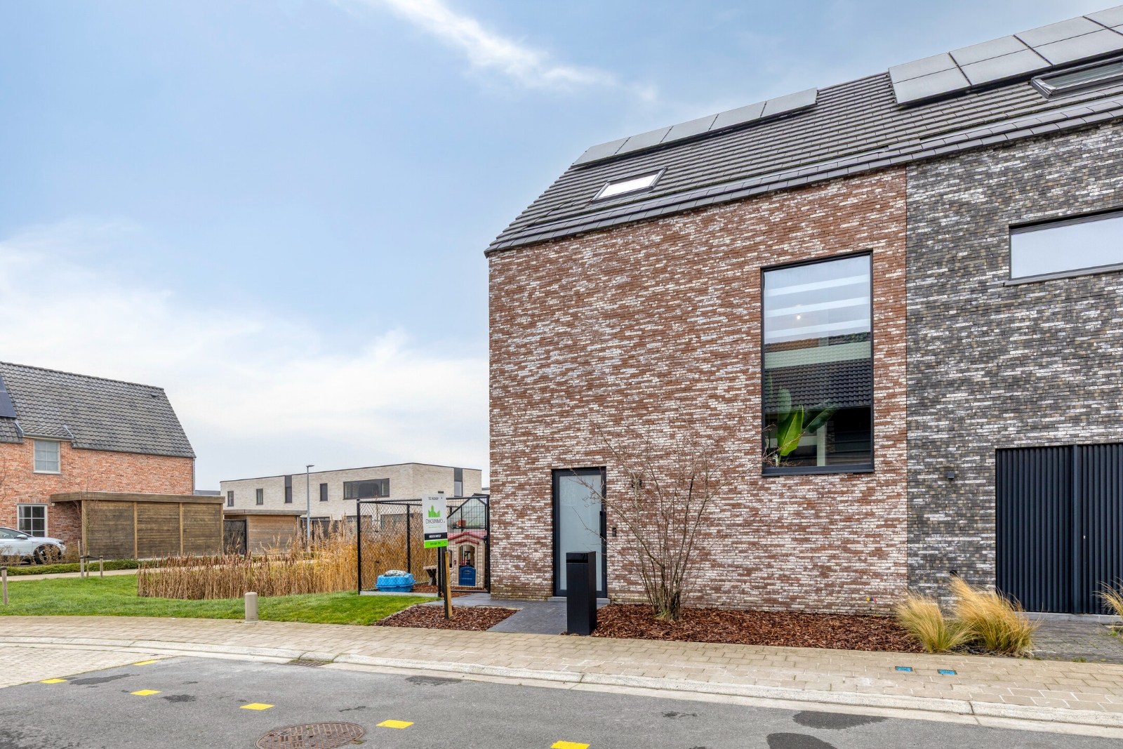 Residentieel gelegen halfopen woning met tuin en 5 slaapkamers - foto 1