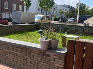 <p><span>           </span><span>Recent gelijkvloers app. met zonnige tuin.</span></p><p><span>Op zoek naar een gezellig recent gelijkvloers app.met zonnige tuin kom zeker een kijkje nemen.</span></p><p><span>Gelijkvloers met open keuken, aanpalend zonnige tuin en terras.</span></p><p><span>2 slp. ruime badkamer met inloop douche, toilet , berging.</span></p><p><span>Ben app. zeer zuinig naar verbruik toe.</span></p><p><span>mogelijk tot huren garage.</span></p><p><span>Centrale ligging</span></p><p><span>zuidgerichte voortuin</span></p><p><span>zonnepanelen</span></p><p><span>niet betalen in de lift en algemene kosten zeer laag.</span></p><p><span> </span></p><p><span>Meer info Bel 050/41.55.50</span></p>