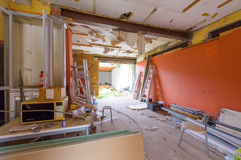 Te renoveren woning met garages - photo 5