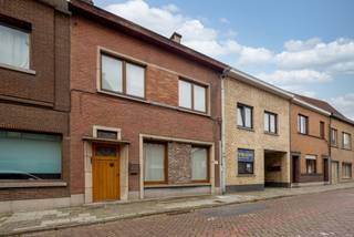 Bent u op zoek naar een gezellige, instapklare woning met tuin in het centrum van Melle? Dan is dit dé ideale kans! Deze charmante woning...