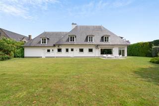 Deze exclusieve villa met praktijkruimte is gelegen op een prachtig stuk grond van maar liefst 2.600m². Zowel de woning als de tuin zijn steeds...