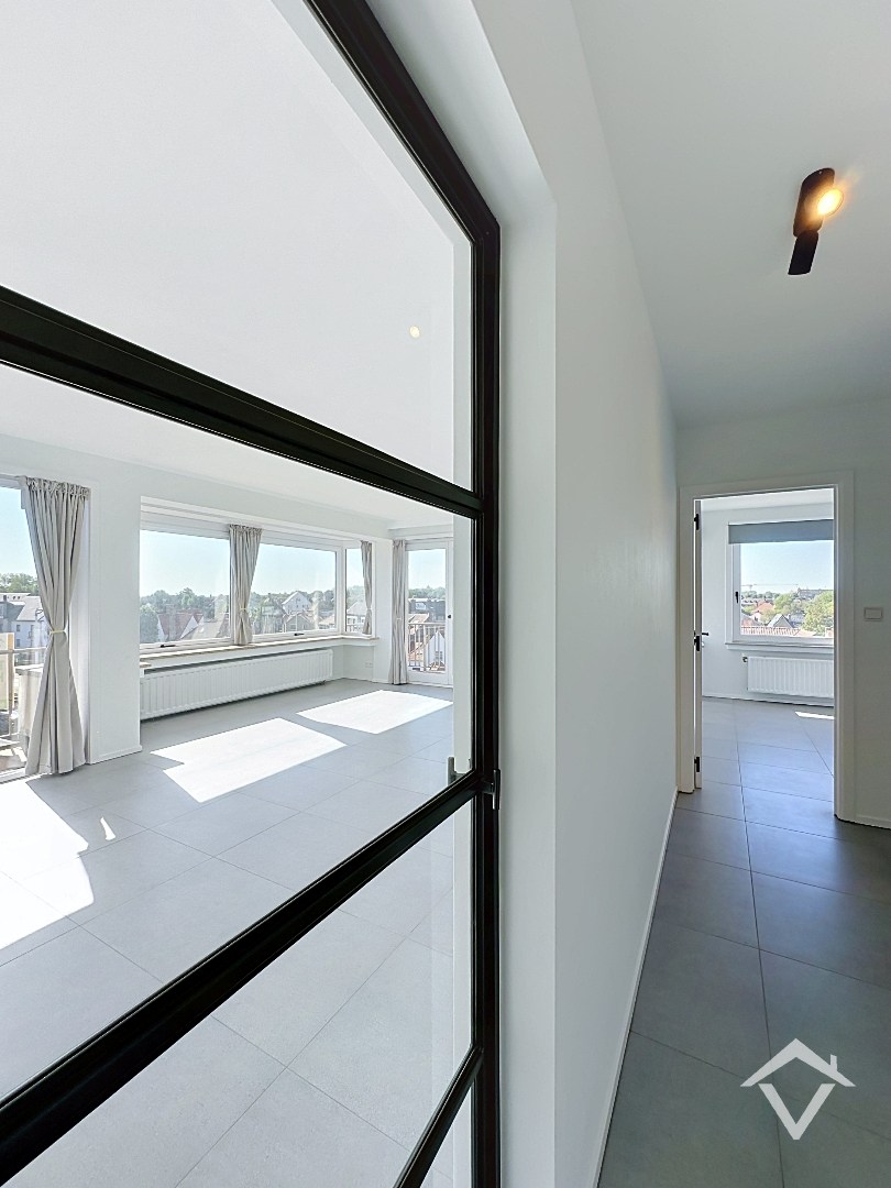 VOLLEDIG VERNIEUWD APPARTEMENT MET AUTOSTAANPLAATS OP EEN TOPLOCATIE IN KOKSIJDE - foto 4