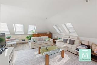 Uiterst centraal gelegen appartement op hoogste verdieping met terras:Dit lichtrijke appartement in het hart van Mechelen (101m²) biedt een royale...