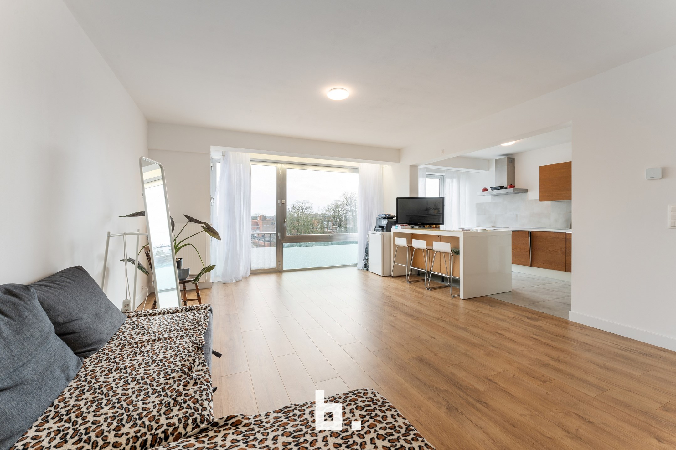 Instapklaar appartement met 2 slaapkamers in hartje Roeselare - foto 2