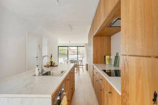 DUPLEX GELIJKVLOERS APPARTEMENT MET ZUID-WEST TUIN OP TOPLOCATIE – ANTWERPEN ZUIDOntdek dit prachtig duplex gelijkvloers appartement met zuid-west...