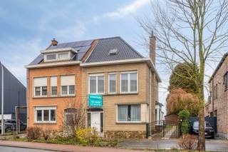 Bénéficiant d’une excellente situation à Merchtem, au 91 Sint Janstraat, cette maison trois façades se trouve à proximité immédiate du parc...