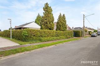 <p><span>Looking for a spacious bungalow in a prime location in Kuurne, near Kortrijk?  This home has been largely renovated and just needs your personal touch.  Set on an 888 m² lot, the home is surrounded by greenery.  There is a very spacious living area that is already equipped with a heat pump/air conditioning, and the adjoining veranda lets in plenty of natural light.  There is also a spacious detached garage at the end of the private driveway.  Once the gate is closed, you’ll find yourself on an island of tranquility in a very central location.  The electrical system has also been completely updated, and most of the asbestos has already been removed.  The current EPC and asbestos certificate date from before the first renovations; with a new assessment, these will be significantly better than the current ones.  If you’re interested in this property, please make an appointment right away by calling 056/96.08.00 or emailing info@property-vastgoed.be </span></p>