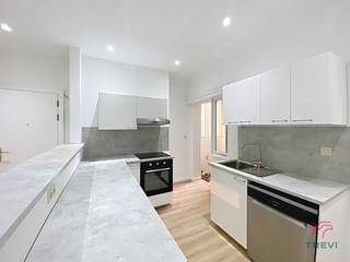 BRUSSEL - Centrum op een steenworp afstand van de Beurs, aangenaam appartement met 2 slaapkamers, volledig gerenoveerd (nieuw parket en...