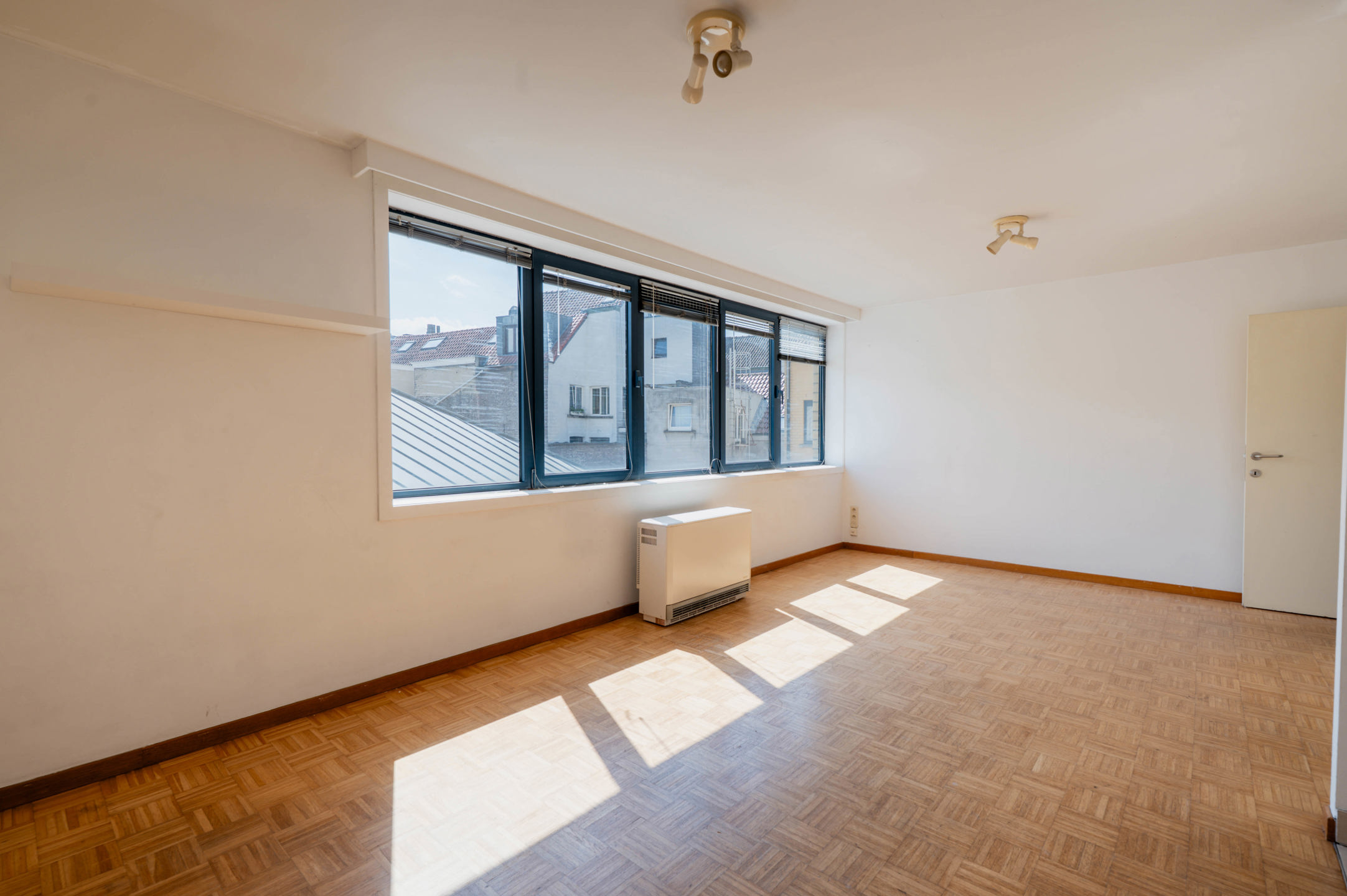 Lichtrijk appartement in het historische hart van Gent - foto 5