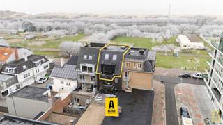 Dit prachtig dakappartement biedt een ongeëvenaarde combinatie van luxe, comfort en een doordachte indeling. Gelegen in een uiterst rustige en...