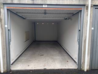 Ruime garagebox (nr. 11) te huur nabij het centrum van Rumbeke.Oppervlakte: Garage met opp. 18 m² (6m op 3m)85,00€ incl. BTW Deze garage is...