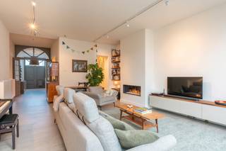 Groots wonen achter een statige gevelIn de Tweemontstraat woon je ruim, stedelijk én verrassend rustig tegelijk. Deze buurt in Deurne combineert een...