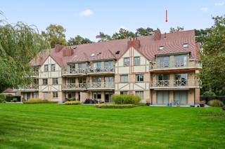 Rustig gelegen exclusief luxe appartement van 229m² in een prachtig parkdomein van 1,5 hectare met vijver in residentie 'Berkendael'...