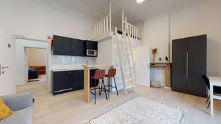 Bent u op zoek naar een topinvestering of ideale stadsstudio?Deze ruime, lichtrijke studio (34 m²) combineert authentieke charme met modern comfort...