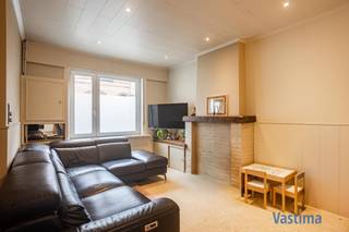 Droom je van een warm nest waar je meteen thuiskomt? Dan is deze charmante, warm ingerichte gezinswoning precies wat je zoekt.Bij het binnenkomen...