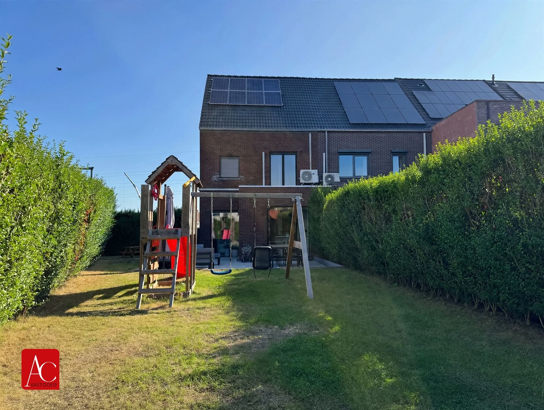 Ruime gezinswoning met 4 slaapkamers en garage - foto 4