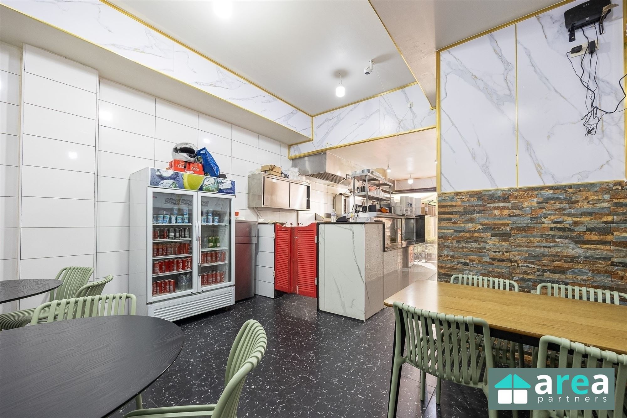 Opbrengsteigendom met handelszaak en 6 studio's in stadsbuurt! - foto 5