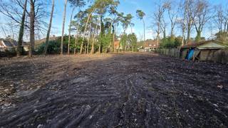 Rustig en residentieel gelegen perceel bouwgrond van 18 are 22 ca voor open bebouwing. Zuid-west georiënteerd. Vlakbij wandel-natuurgebied Kruisheide...