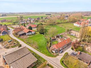 Zeer rustig gelegen bouwgrond in het landelijke Pottes, verscholen langs charmante kleine straatjes waar rust en natuur centraal staan...