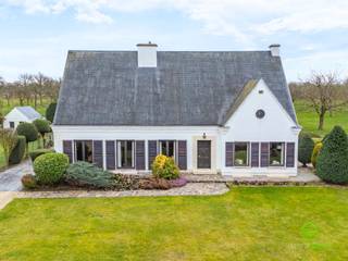 Deze statige villa in Wellen bevindt zich op een uitzonderlijk domein van ca. 3 ha 79 a met een ideale zuidoost-oriëntatie en een...