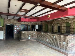 This commercial house currently consists of a catering business on the ground floor with sanitary facilities. On the ground floor there is a...