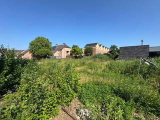 Deze bouwgrond voor 3 ruime appartementen en ca 22 garageboxen is zeer centraal gelegen, pal in het centrum van Sint-Niklaas. Afbraak bestaand...