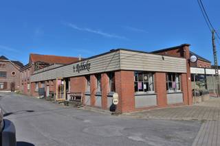 Handelspand, restaurant met keuken, berging en privégedeelte te huur € 1080 + 65 syndic (water)...