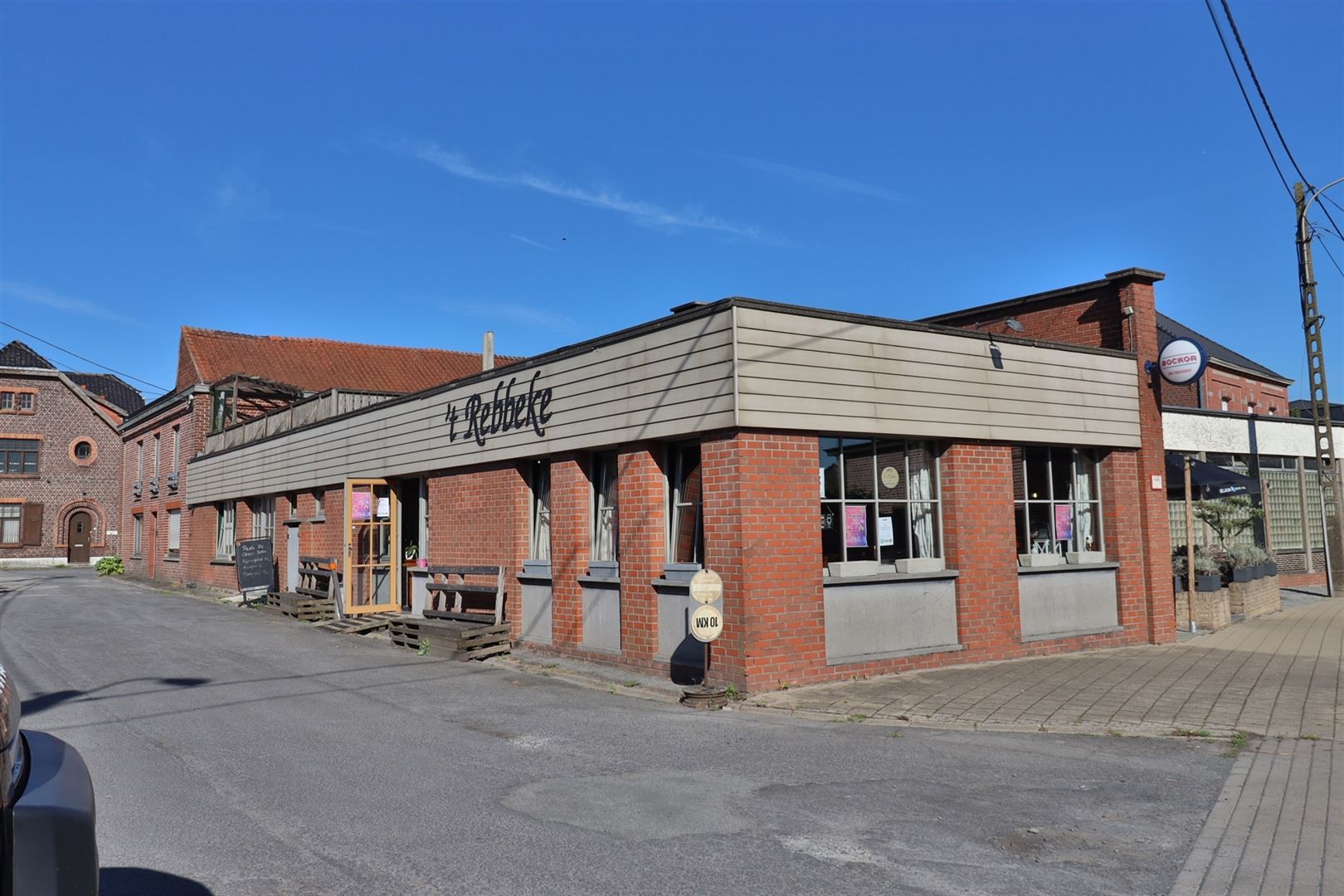 Handelspand, restaurant met keuken, berging en privégedeelte te huur € 1080 + 65 syndic (water)