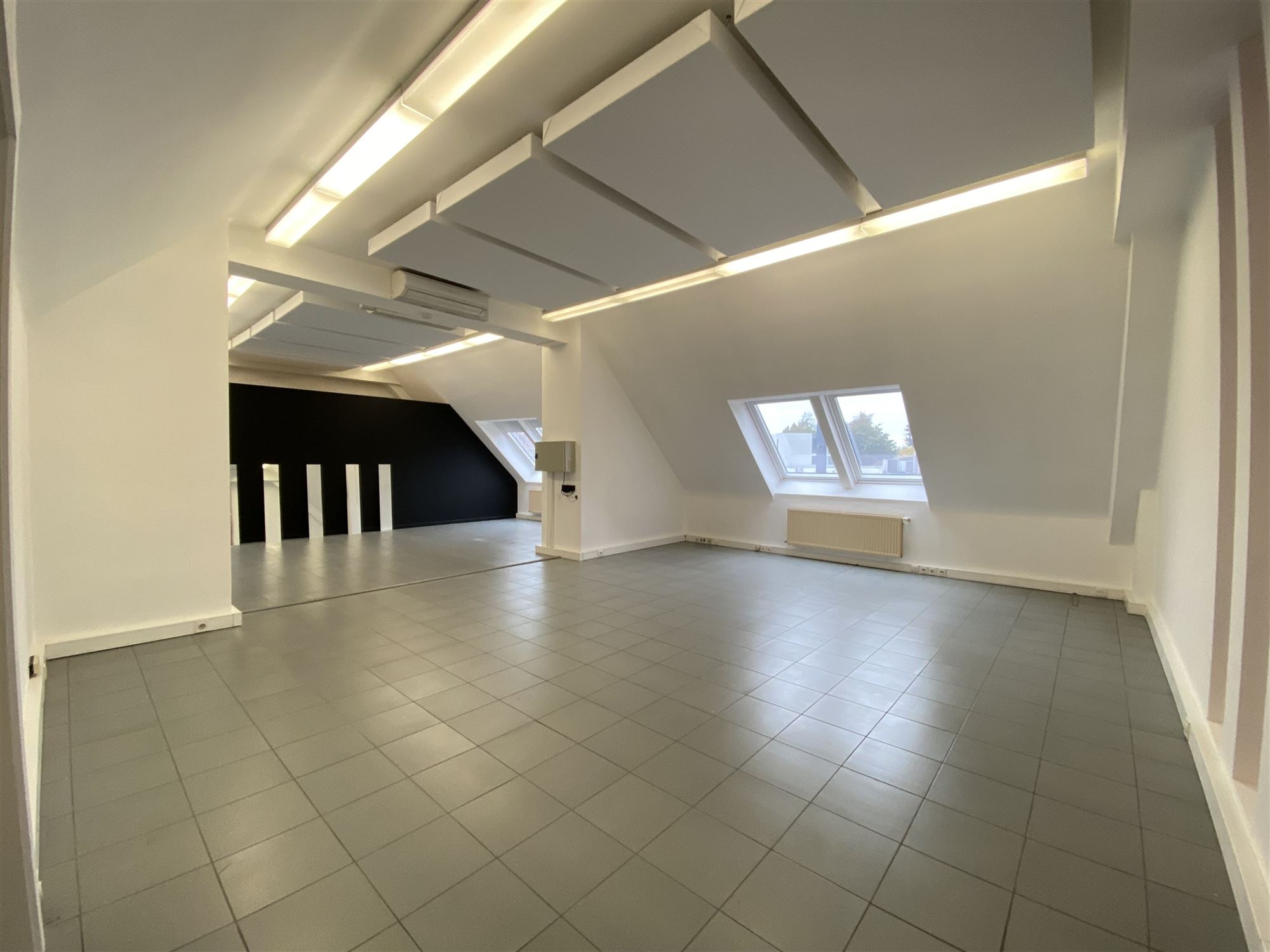Kantoorruimte op commerciële locatie - foto 5