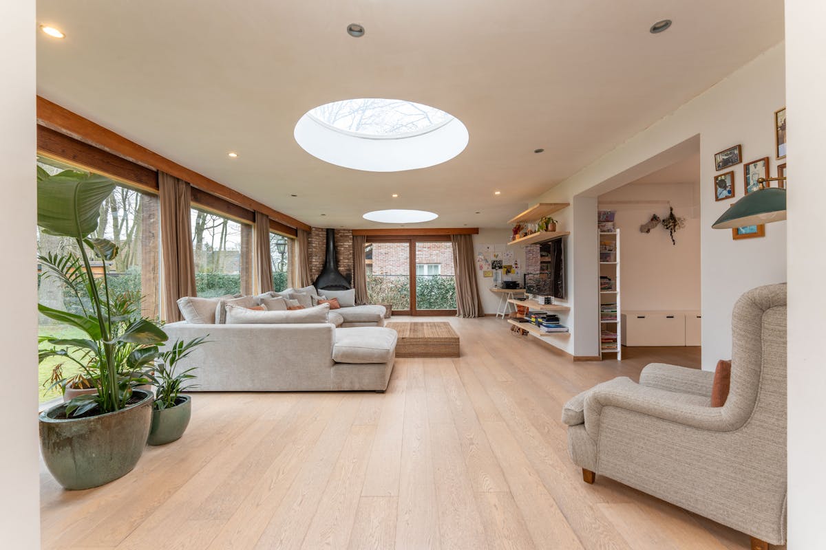 Karaktervolle villa met 6 slaapkamers  in Assebroek - foto 2