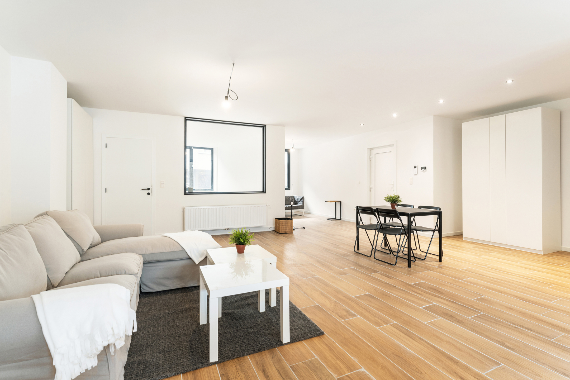 Gerenoveerd APPARTEMENT met GROOT TERRAS en 2 SLK! - foto 4