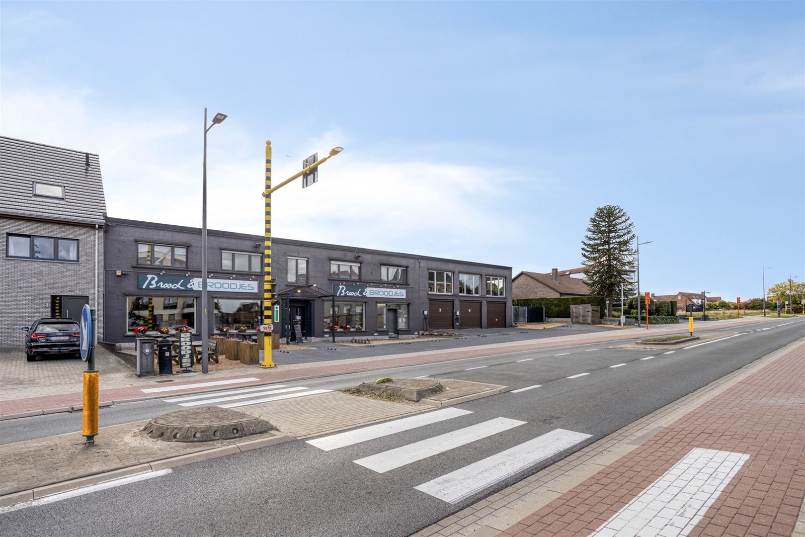 Ruime woning met handelszaak - foto 1