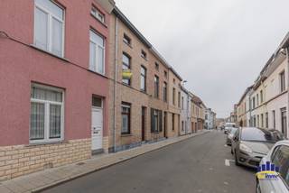 Deze woning bevat heel wat mogelijkheden & is gelegen op een gunstige locatie in Ledeberg, vlakbij het openbaar vervoer en op fietsafstand...