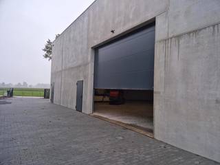 Nieuwbouwunit voor opslag van goederen gelegen in kleine KMO-zone.Indeling: Open opslagruimte van 285m².Ruime sectionaalpoort aanwezig alsook is de...