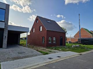 De foto is een voorbeeld van een afgewerkte woning.U bepaalt zelf de stijl & indeling van uw woning.Geniet van een rustige ligging én het gemak...