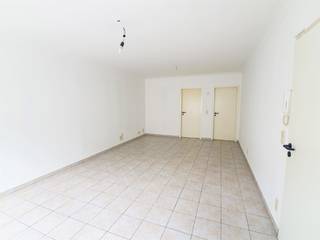 Het app op het glv is 107,25 m2 m2+ terras en heeft volgende indeling:  living 27m2, aparte kkn met toest...