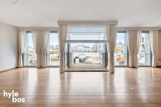 Riant appartement gelegen op toplocatie in het centrum van de stad met zicht op de (toekomstig vernieuwde) Grote Markt van Sint-Niklaas...