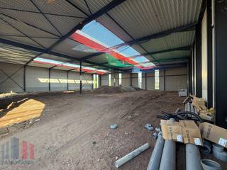 Strategisch gelegen nieuwbouw KMO-unit van 574 m² te huur in Deinze. De unit maakt deel uit van het KMO-park 'SCHIPDONK' bestaande uit...