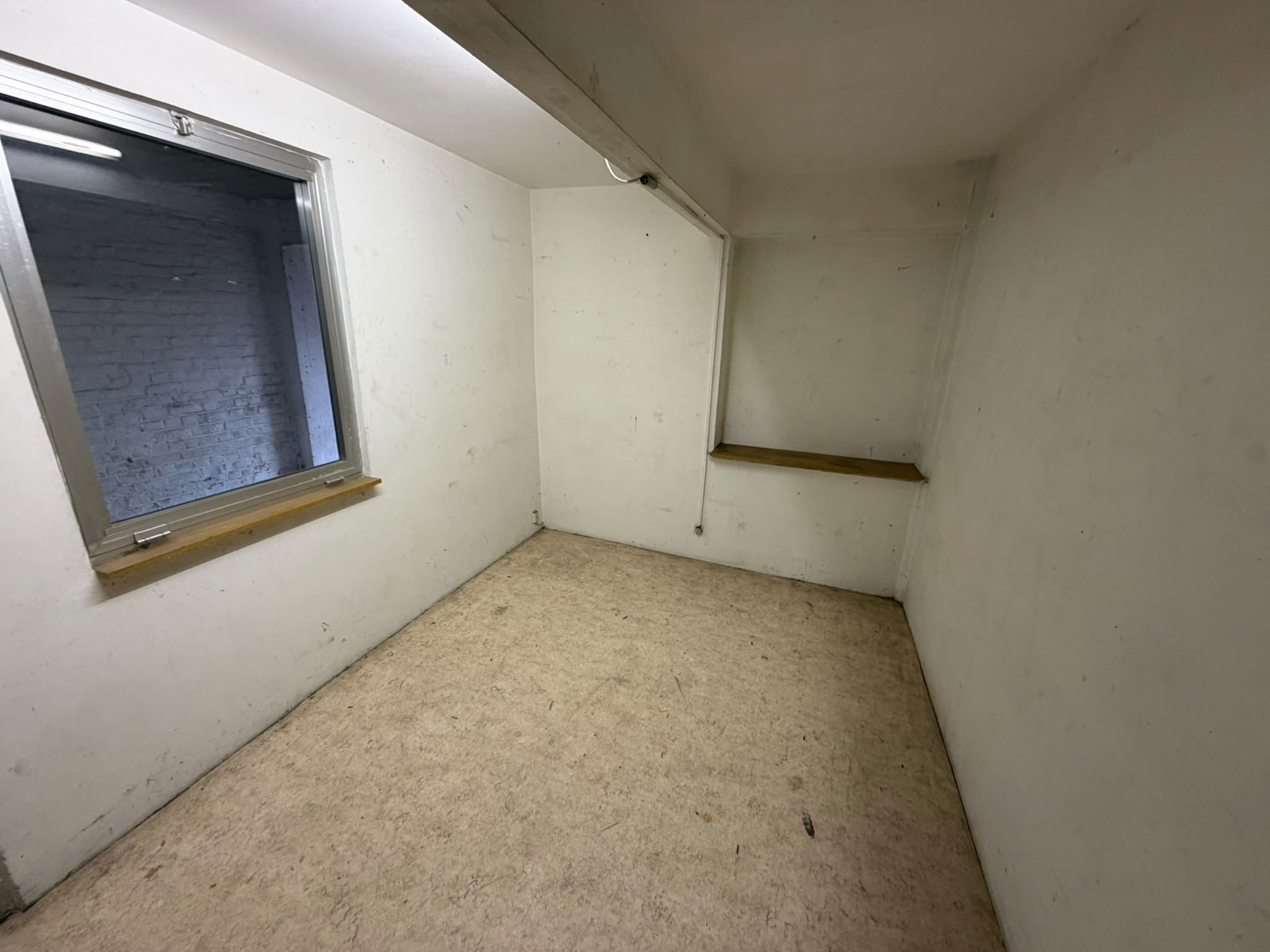 Dubbele bestemming: Parking / Opslagruimte van ±185m² - foto 5