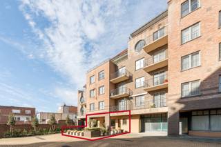 Koksijde : Dit instapklaar gelijkvloers appartement aan de Albert Bliecklaan biedt een ideale combinatie van comfort en ligging. Dankzij de...