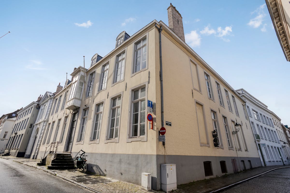 Monumentaal kantoor (769 m²) te huur in hartje Brugge. - foto 5