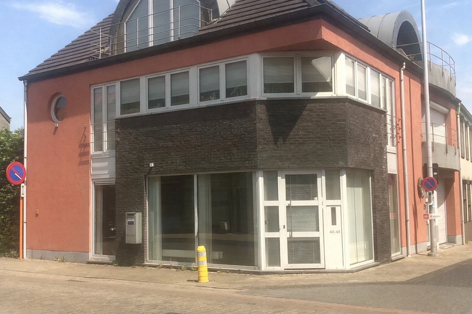 Gelijkvloerse handelsruimtes op centrale hoekligging te St.Gillis-Waas - foto 2