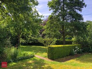 Zongericht perceel met zicht op groen, nabij park Baron Casier en centrum Waregem. Perceel van 1.504m² met bestaande woning.
