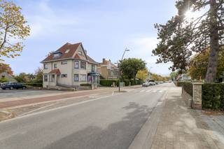 Unique Opportunity in Koksijde — Combining Living & Working at a Top Location!Located on the Zeelaan in the heart of Koksijde, we offer you...