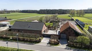 Riante, gerenoveerde hoeve (1932) nabij Provinciaal Groendomein Prinsenpark op privé-domein van ca. 2 hectare. De hoeve met paardenstallen werd...