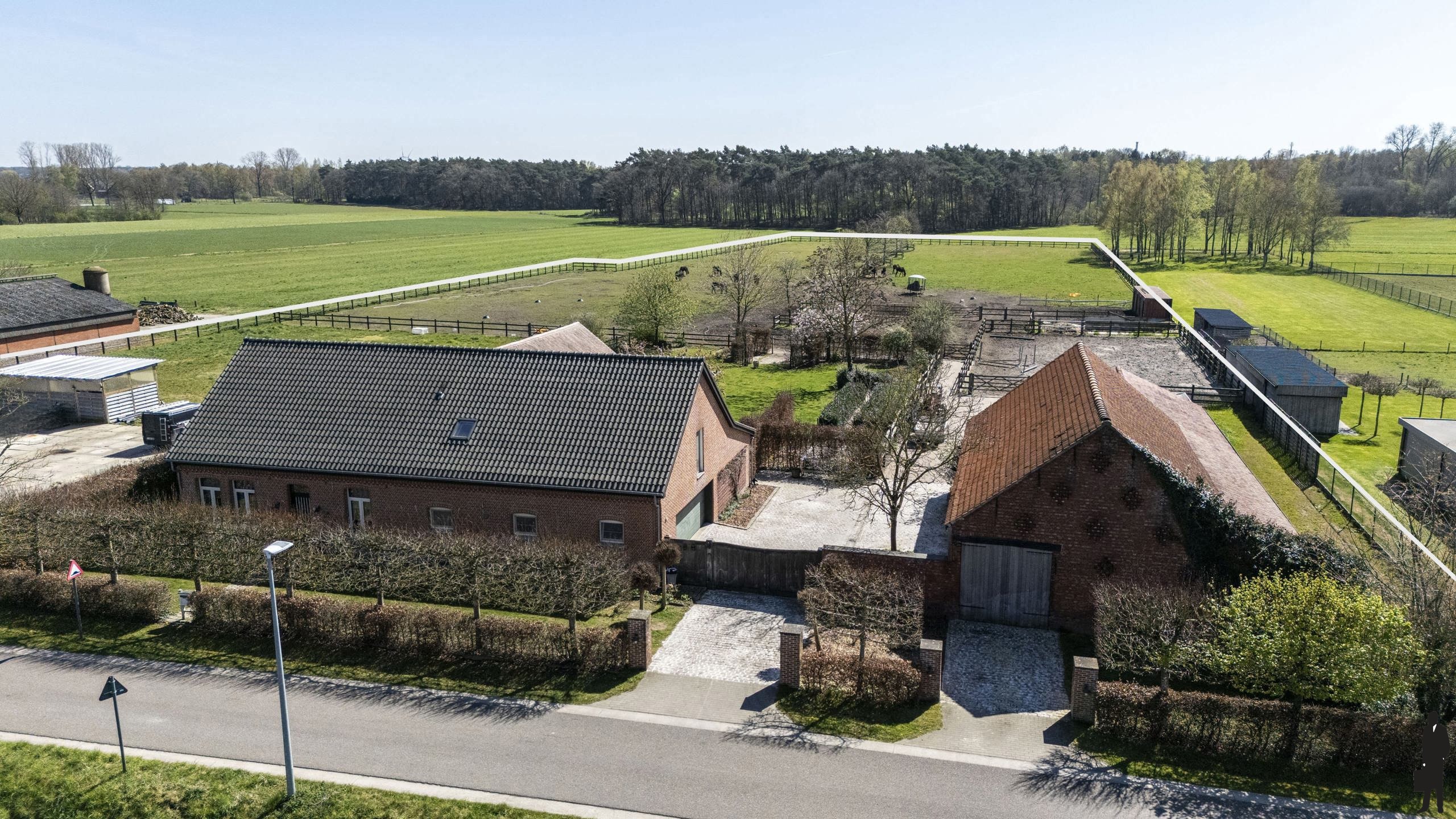 Uitzonderlijk gelegen paardeneigendom op ca. 2 hectare - foto 3